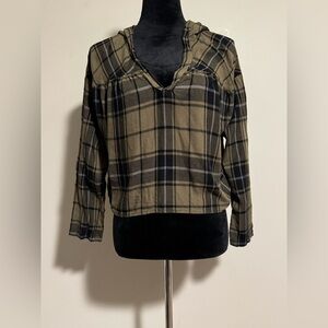 EUC Hiatus Green and Black Cropped Pullover Hoodie size medium